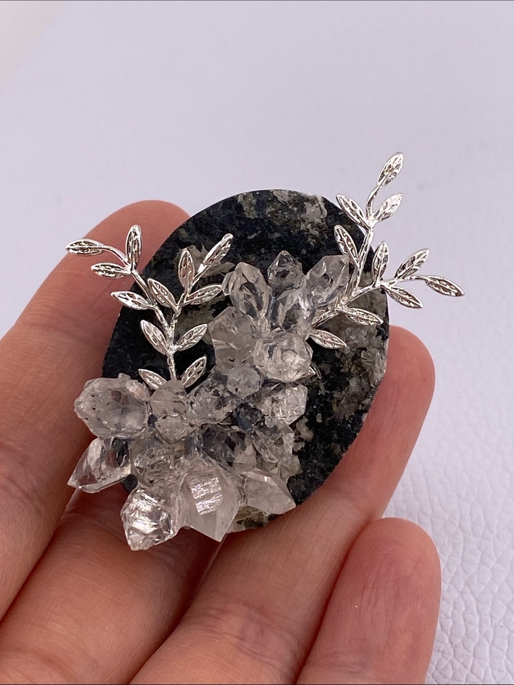 đź”® Raw Black Calcite & Herkimer Diamond Cluster Botanical Statement Ring - Picture 4 of 5